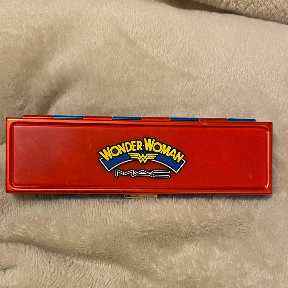 MAC Cosmetics Wonder Woman Collection 4 Pan Defiance Eyeshadow Palette 2011
